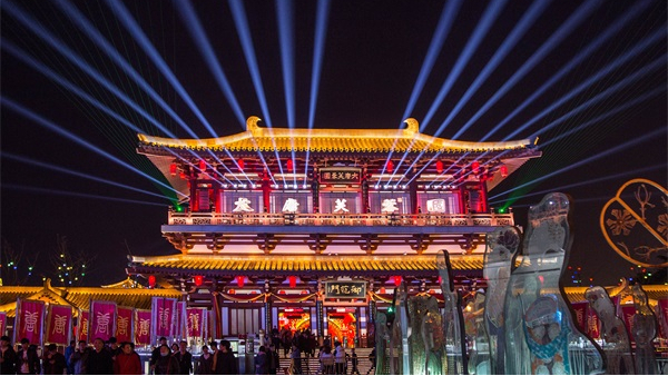 古建筑夜景燈光應(yīng)相協(xié)調(diào)，富有民族特色
