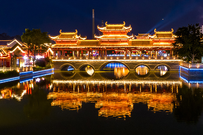 不為游客著想的景區(qū)夜游亮化，注定失?。? title=